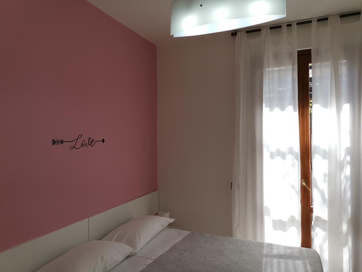Beb I Portici Bed and Breakfast Cernobbio Rum bild